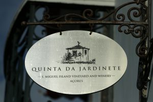 QUINTA DA JARDINETE S.MIGUEL ISLAND VINEYARD AND WINERY AZORY - ACORES Folwark Stara Winiarnia lubimywino.pl