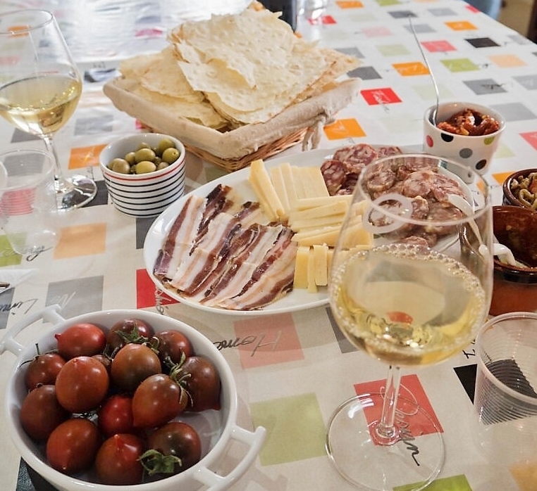 smakołyki i wino Sardynii
